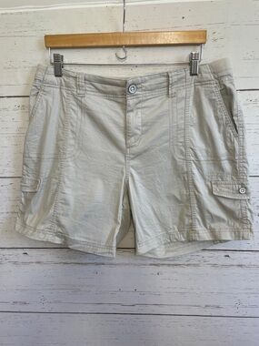 Style & Co. Mid Rise Comfort Waist Tan Shorts with Cargo Style Pockets, size 12